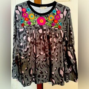 Super cute Women’s Southern Stitch Top XL NWT